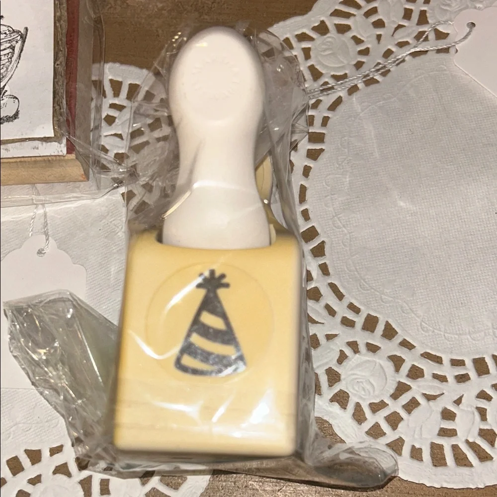 Party Hat Craft Punch - Cream by